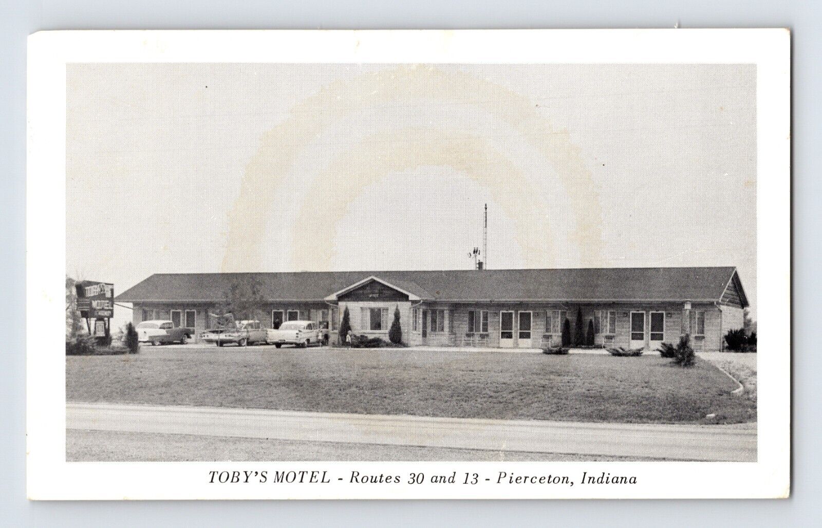 Postcard Indiana Pierceton IN Toby\'s Motel Cars 1950s Unposted Chrome