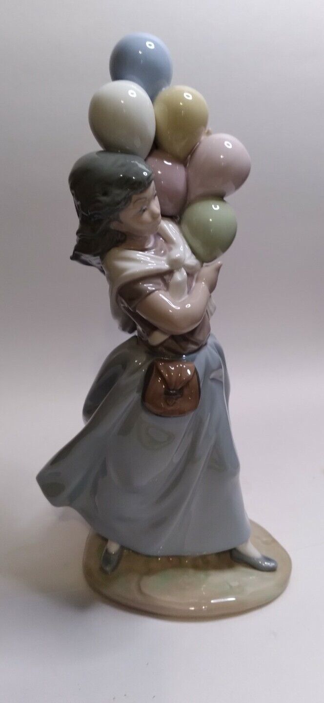 Vintage 1982 DIASE Lladro Girl Balloon Seller 5141 Porcelain Figurine Spain