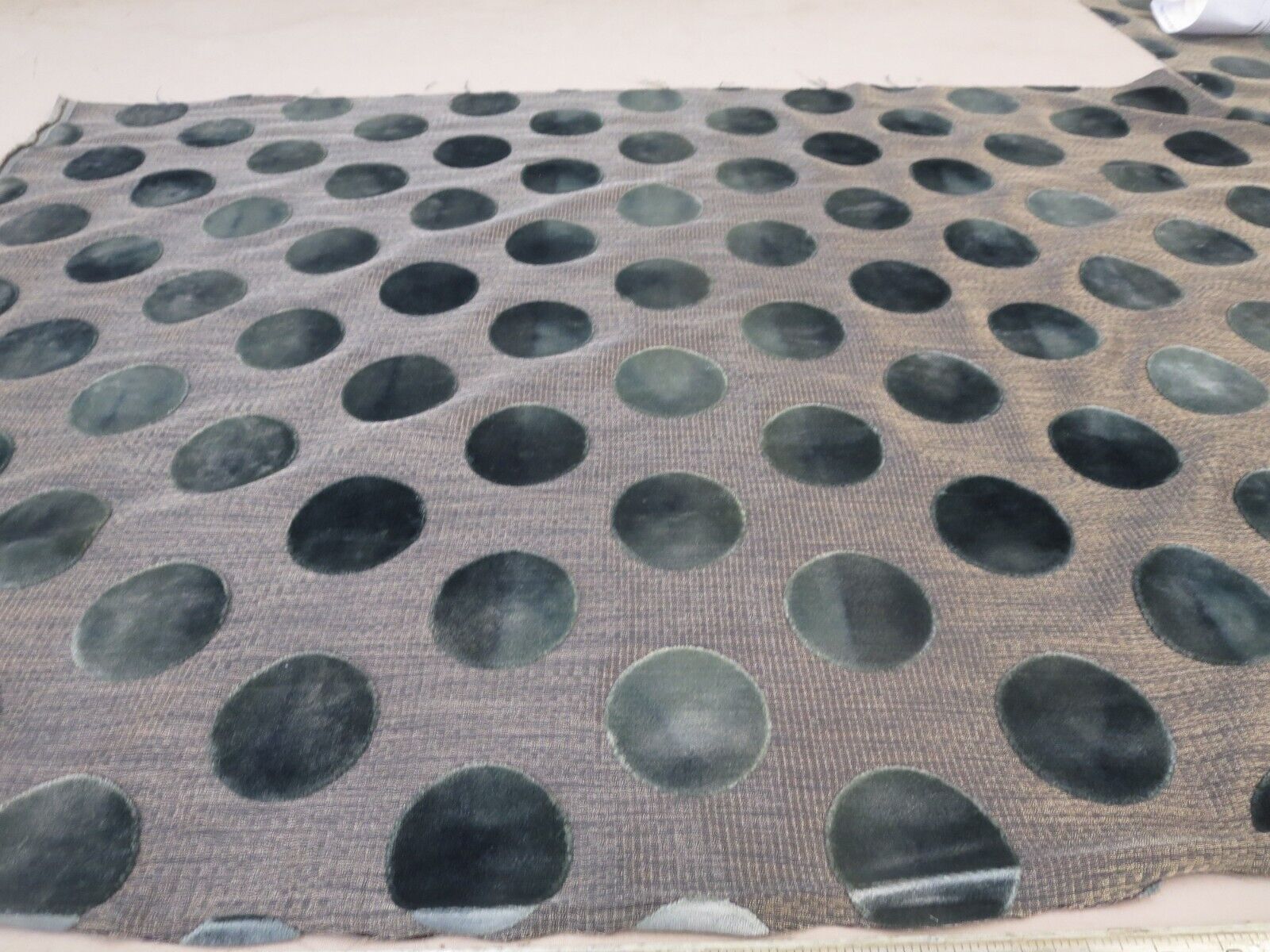 Romo/Black Edition Fabric Pattern Nuala Agate 33 In x 56 In Velvet Polka Dots