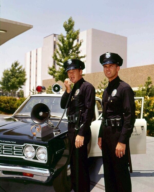 Adam-12 Martin Milner Kent McCord TV Series Los Angeles Police Car 8x10 Photo