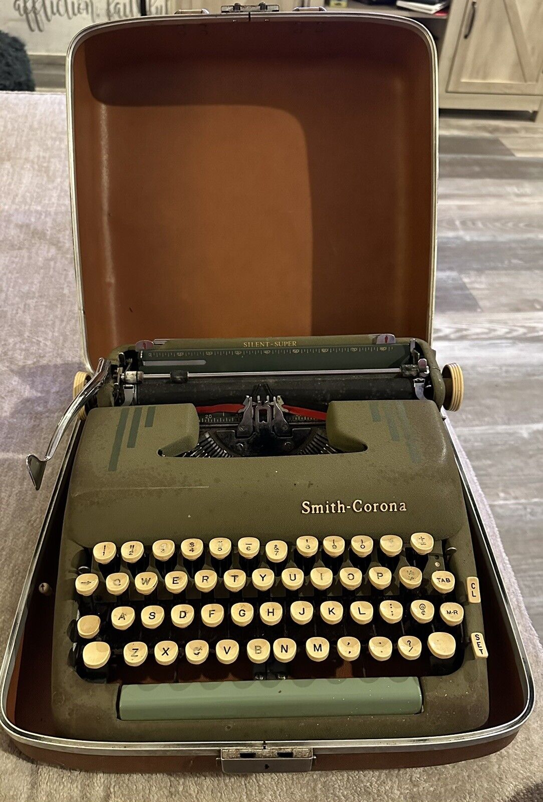 Vintage Smith-Corona Super Manual Portable Typewriter With Case