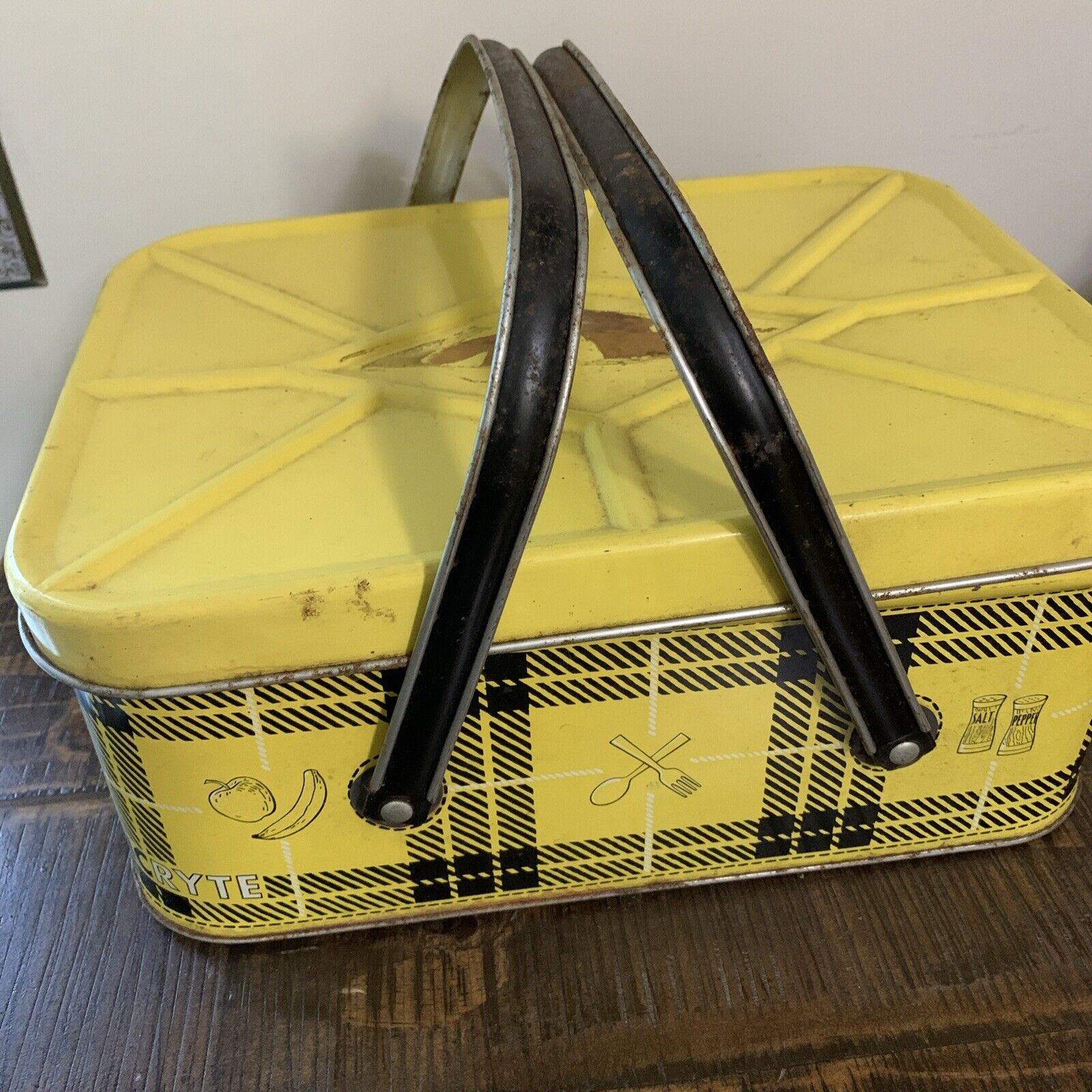 Nesco vintage yellow and black plaid picnic tin - PicnicRyte - 1950\'s With Lid