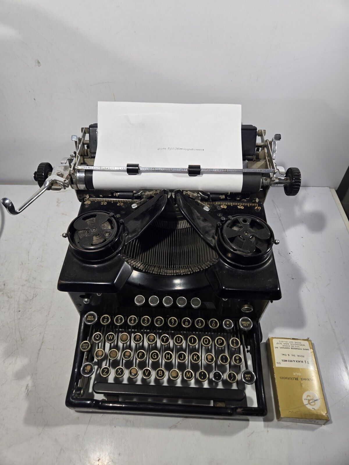 Vintage Royal Typewriter Model 10 1934? EUC S-1634408 Beveled glass sides