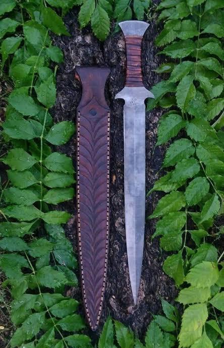 BEAUTIFUL CUSTOM HANDMADE 15 INCHES LONG IN HIGH CARBON STEEL HUNTING KNIFE
