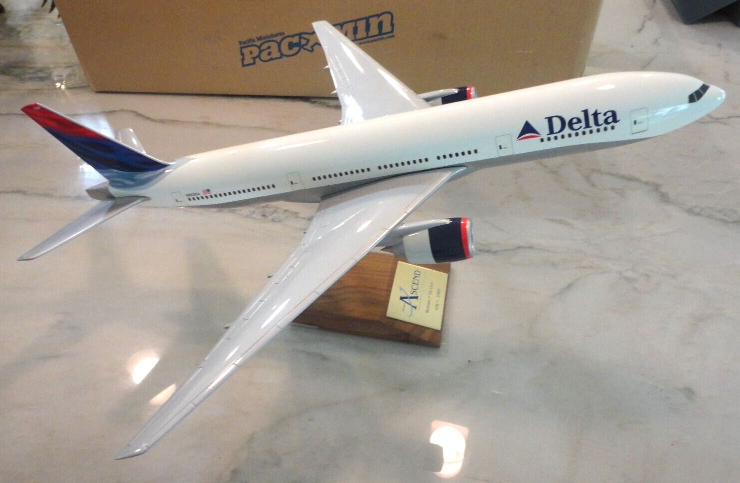 Delta Airlines Boeing 777-200 - PACMIN Desktop Model 1/100 Scale BIG RESIN MODEL
