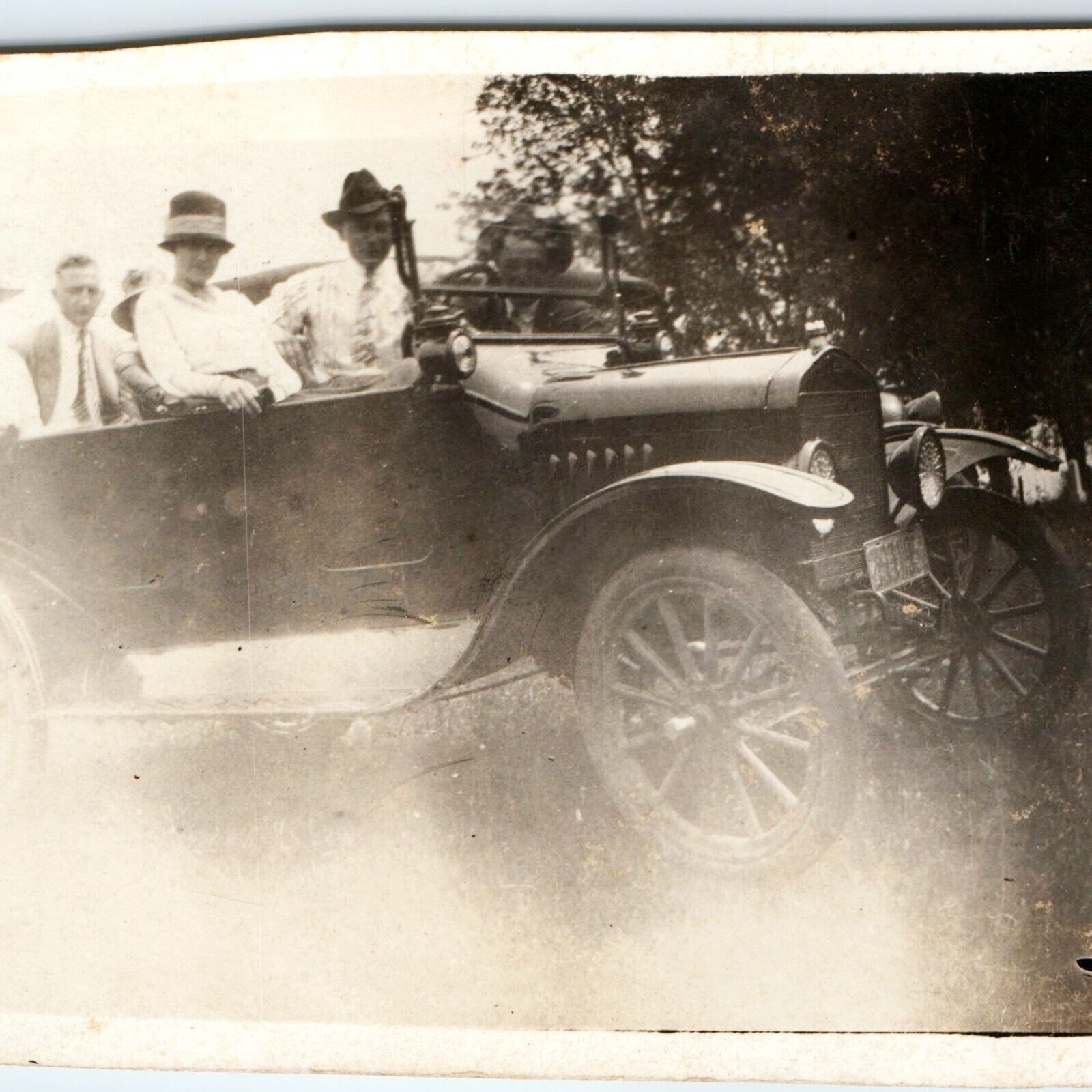 c1910s Men & Women Auto Drive Shiny Touring Car Fashion Real Photo Snapshot C56