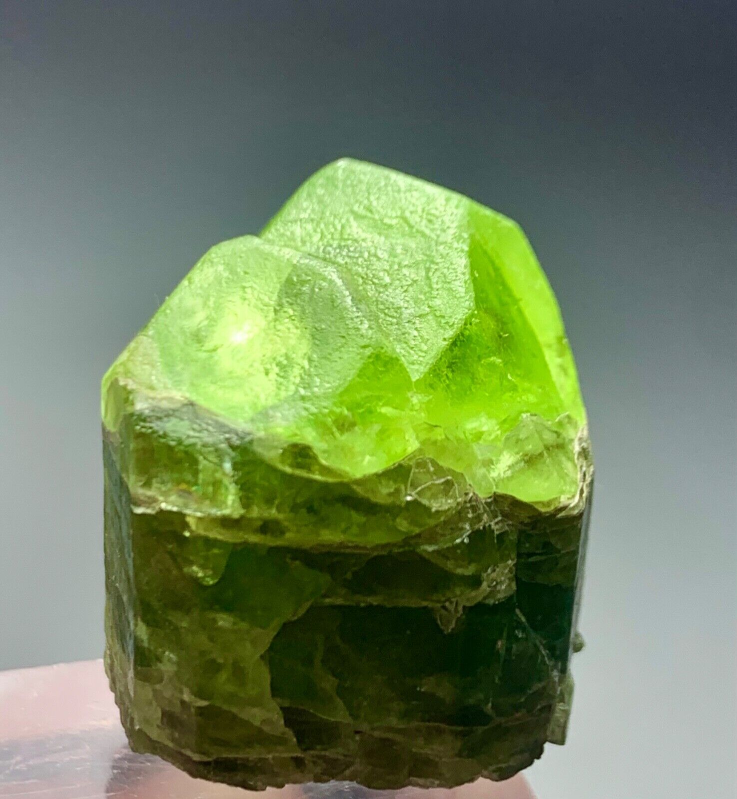 134 Cts Beautiful Top Quality Terminated Peridot Crystal specimen  From Pakistan