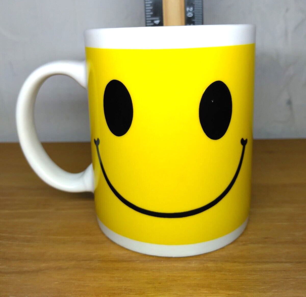 Smiley Faced Happy Emoji Coffee Tea Mug 8 Oz Size Unbranded