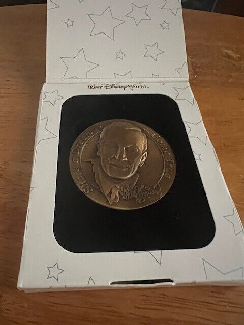 Walt Disney 2001 Share a Dream Cast Member Exclusive Walt 3D Bronze Medallion