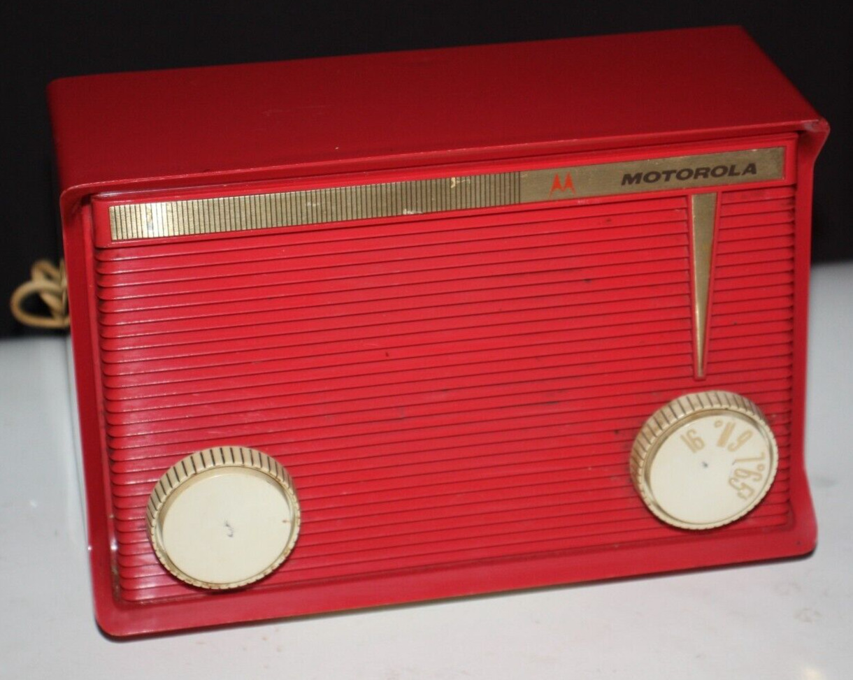 1950s Motorola Tube Radio A1R 32 Red AcDc 35 Watts Counter Top WORKS READ