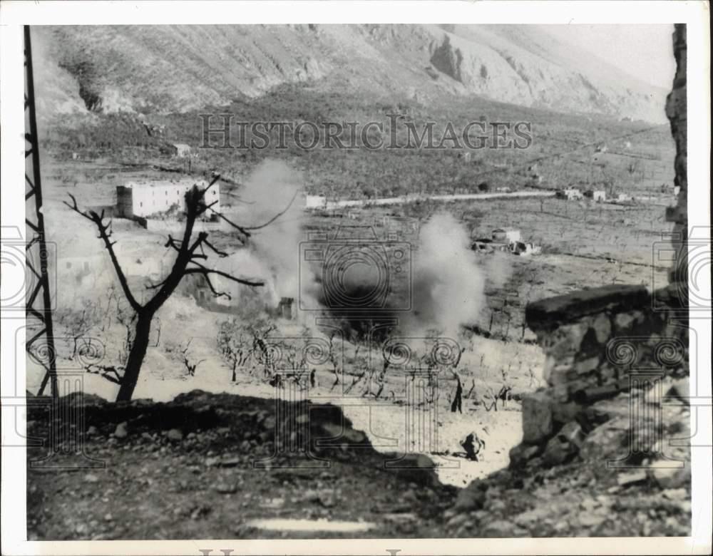 1944 Press Photo German bombs explode on Mount Porchia, Italy - lrx97615
