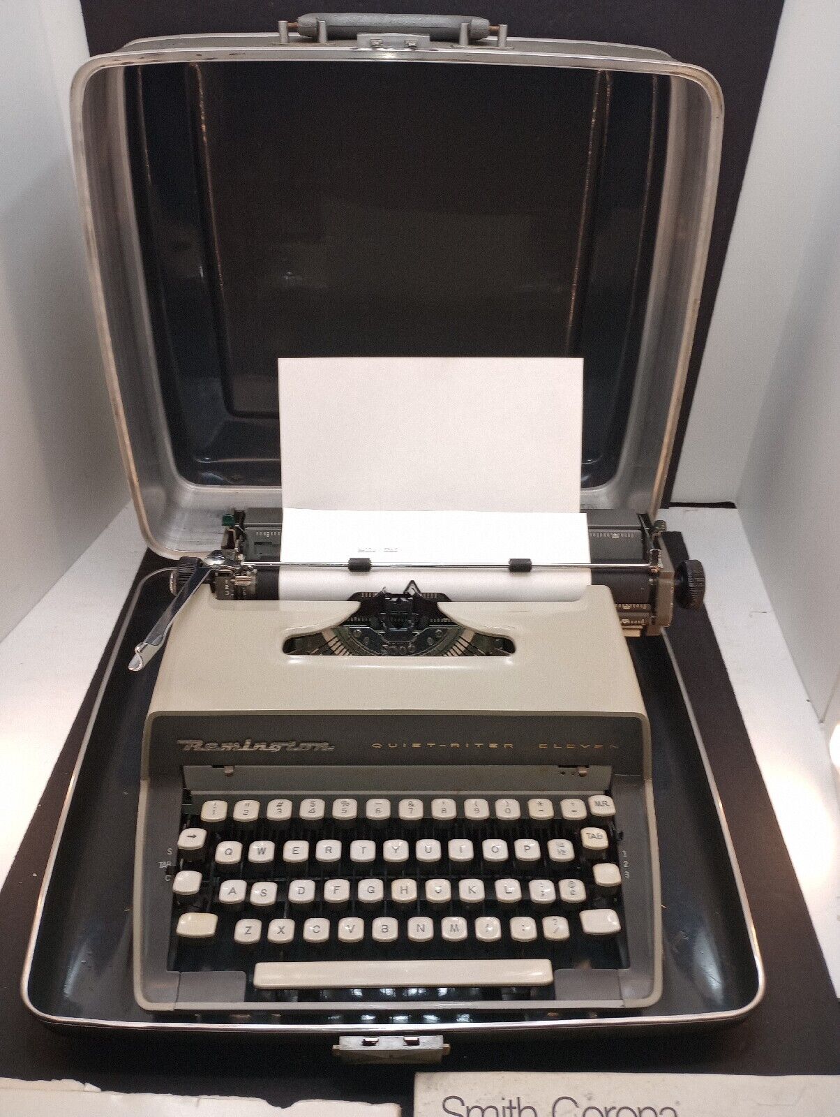 Vintage 1958 Remington Quiet-Riter Eleven Miracle Tab Typewriter In Hard Case 