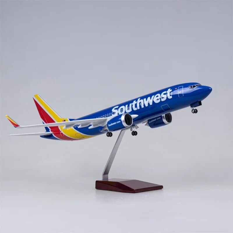 1/85 Scale Airplane Model - Southwest Airlines Boeing B737-700 Aircraft With LED