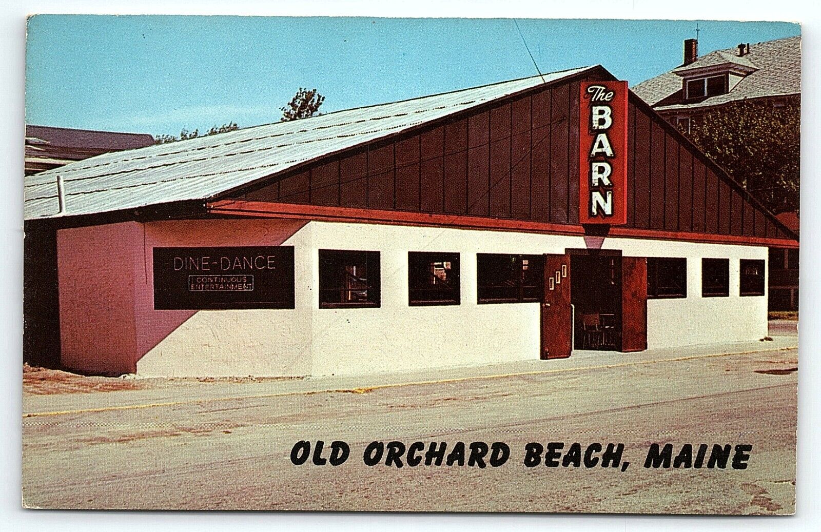 1950s OLD ORCHARD BEACH MAINE  THE BARN DINE AND DANCE BAR CLUB POSTCARD P2894