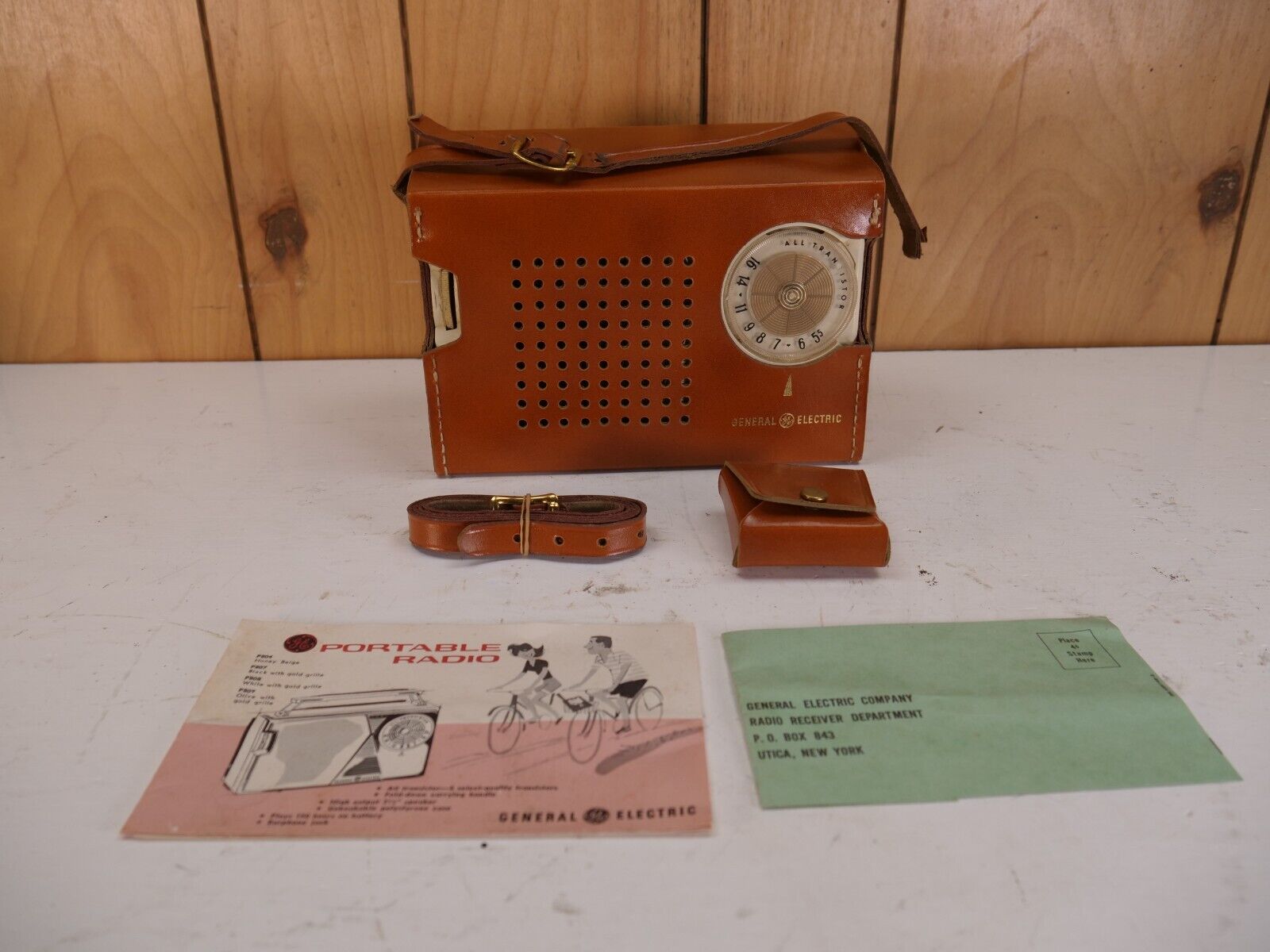 Vintage GE General Electric P-808E White All Transistor Radio & Case WORKS