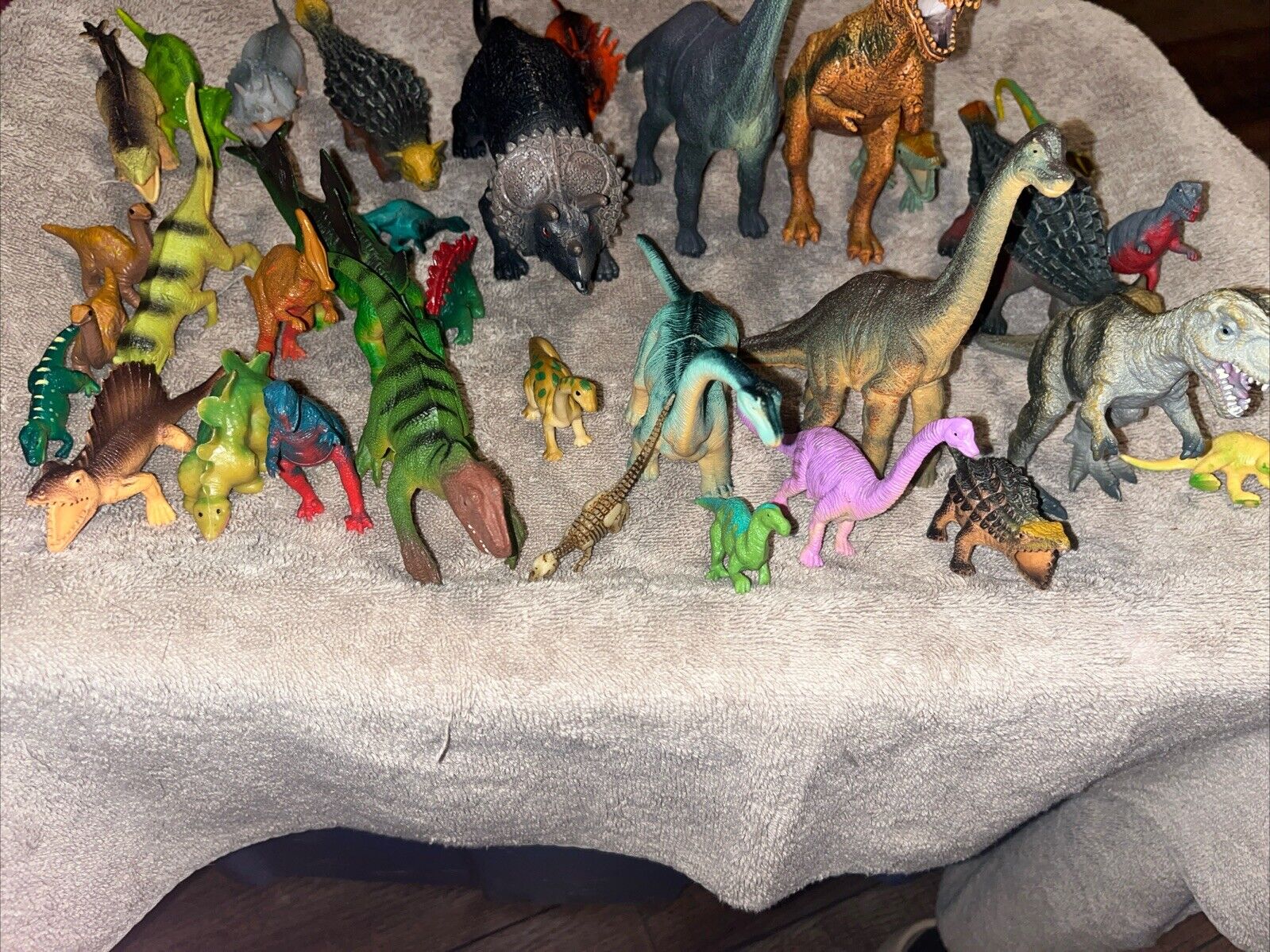 Lot Of 25plus Vintage dinosaurs 🦖 variety of kinds