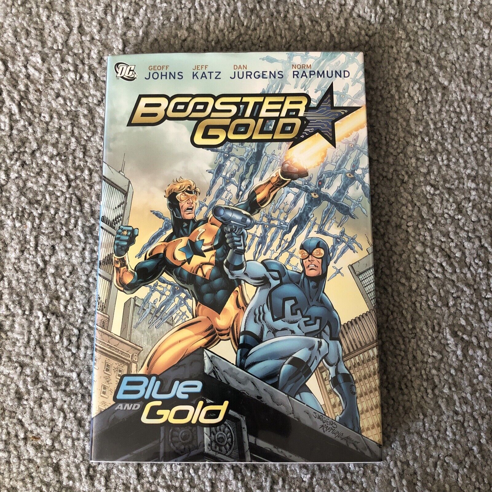 Booster Gold Vol. 2 (DC Comics, 2008 January 2009) Hardcover