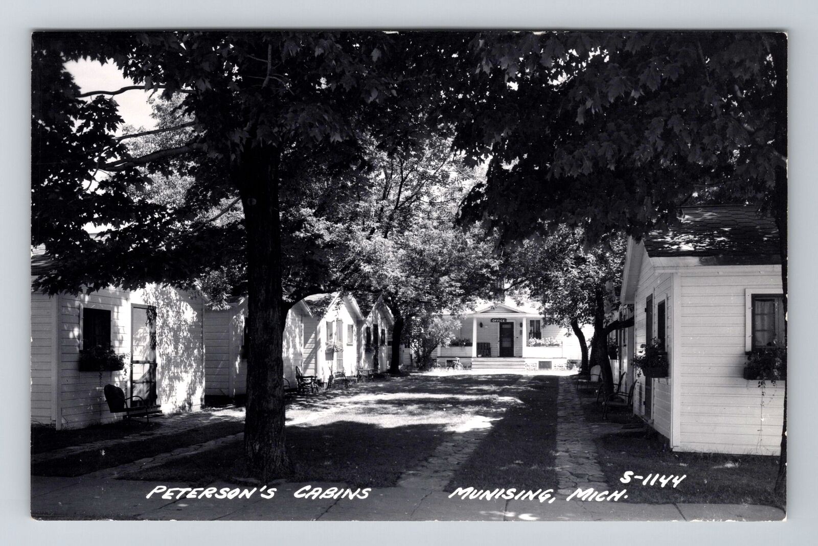 Munising MI-Michigan, RPPC Peterson's Cabins, Real Photo Vintage Postcard