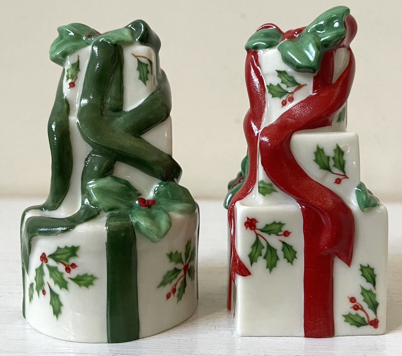 Lenox HOLIDAY Christmas Porcelain Figural Presents Salt & Pepper Shakers