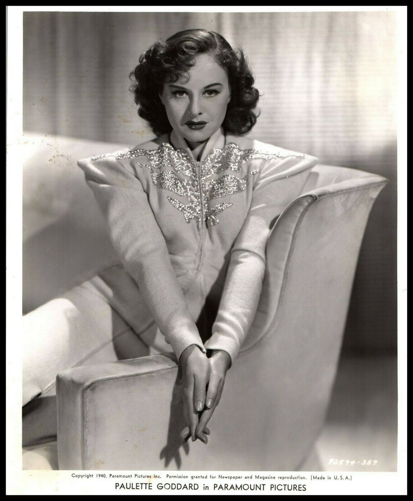 Hollywood Beauty PAULETTE GODDARD STRIKING POSE PARAMOUNT 1940 ORIG Photo 188