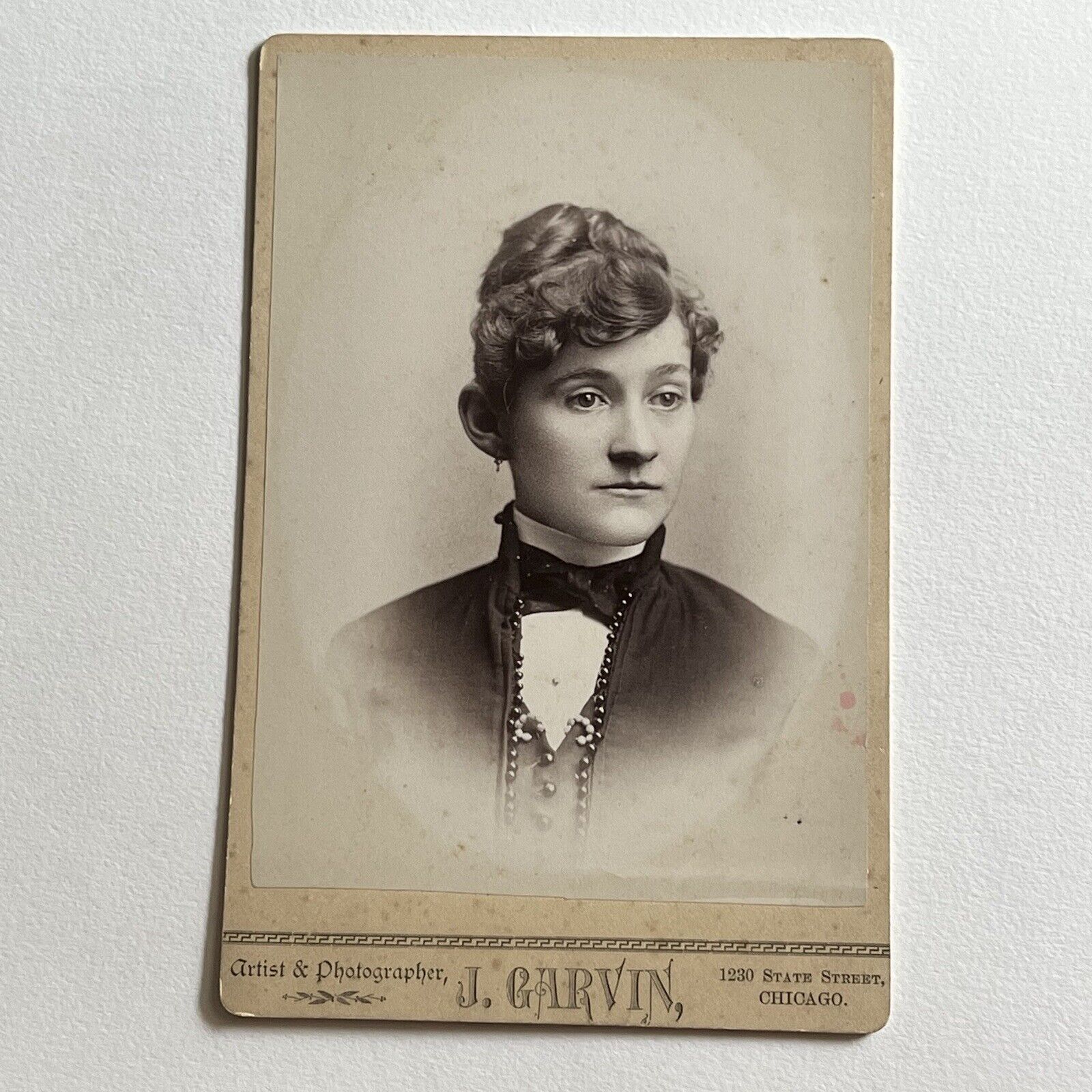 Antique Cabinet Card Photograph Lovely Fashionable Young Woman Chicago IL