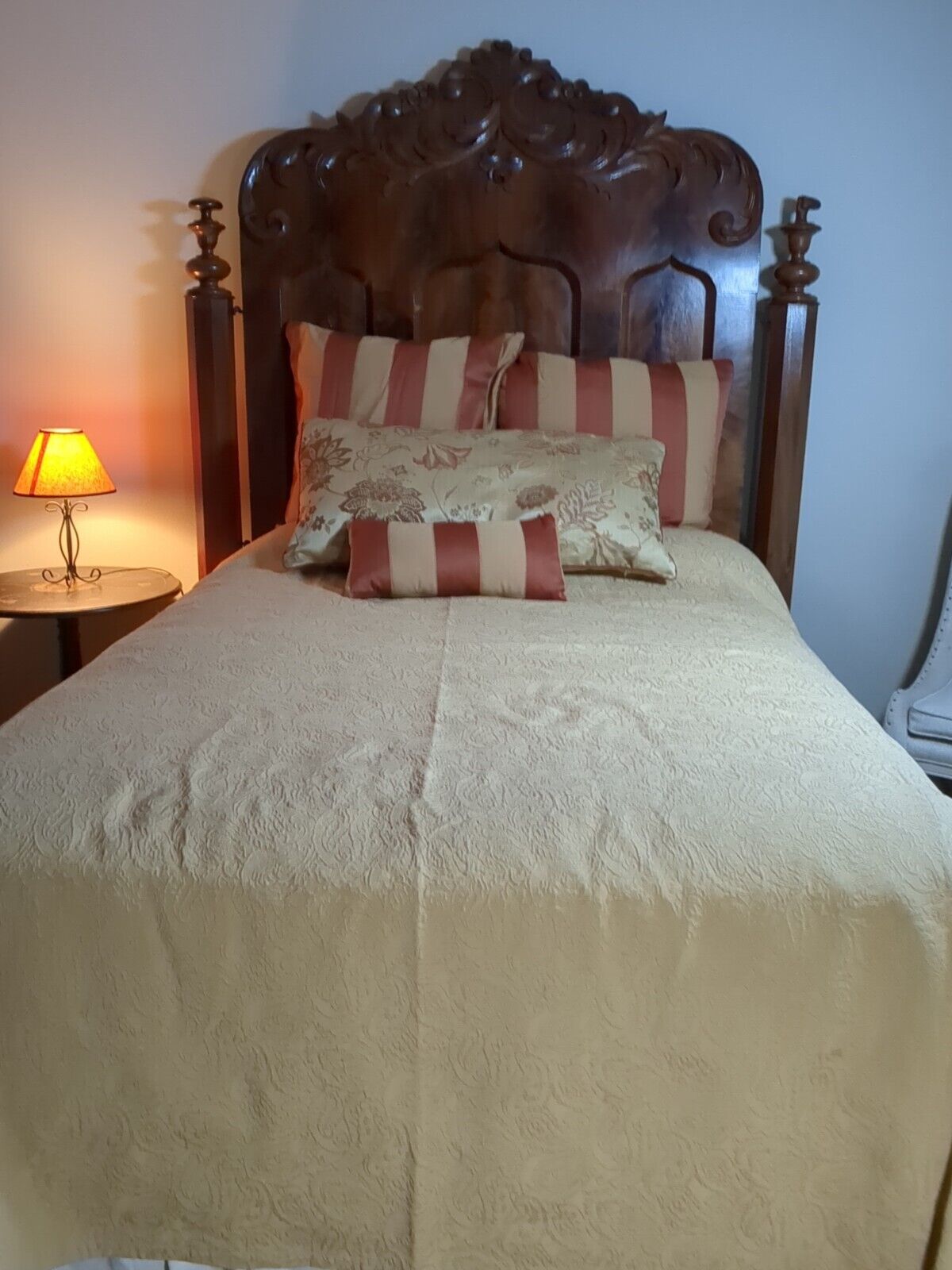 Bassett Vtg Super  King Bedspread,Pillows, Pillow Cases 8 Piece  Classic Quality