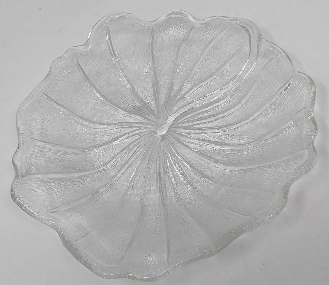 2 Vintage Indiana Clear Glass Water Lily Pons Leaf Shaped Bread 6