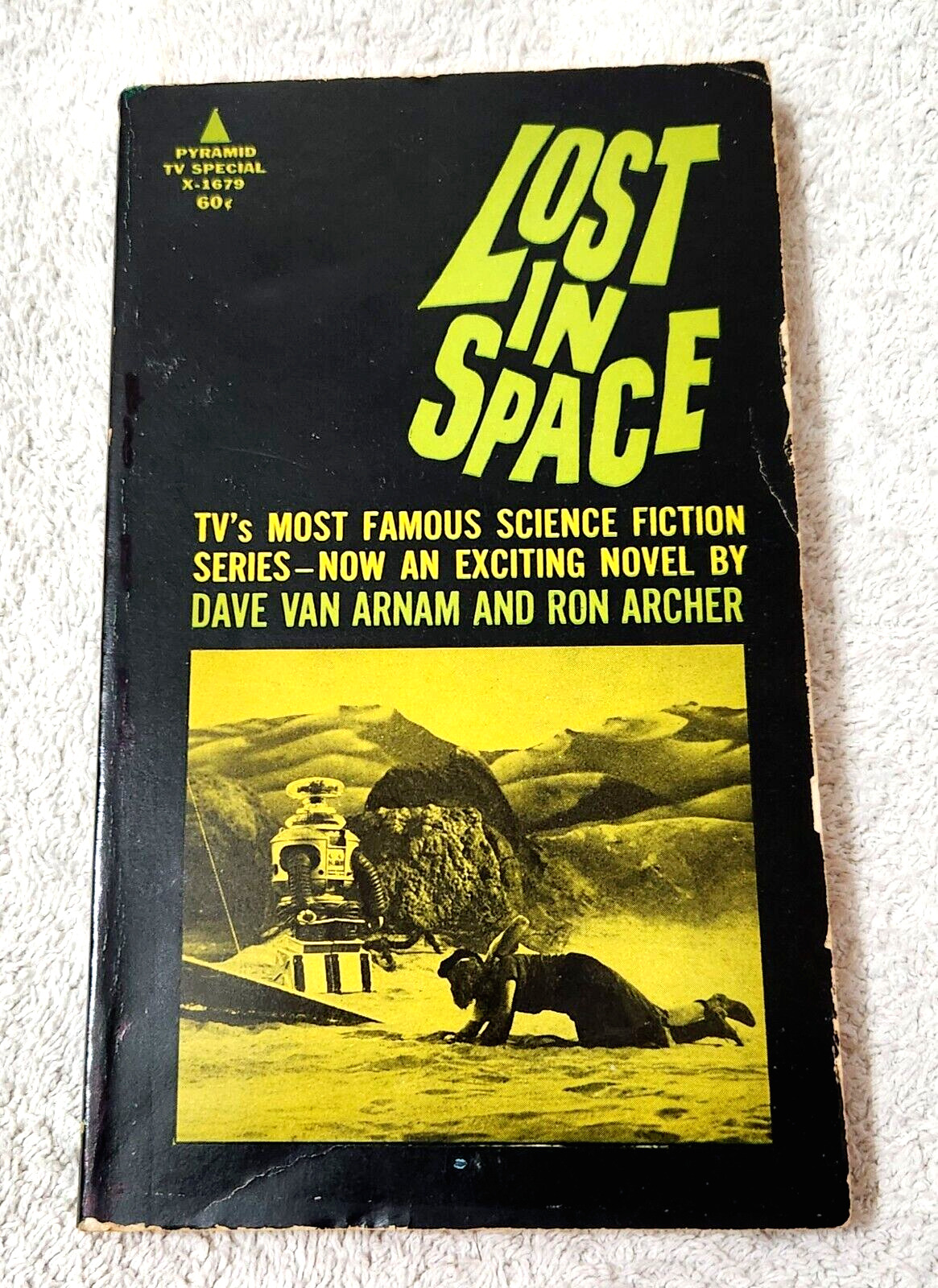 LOST IN SPACE TV Tie-In Paperback (1967)