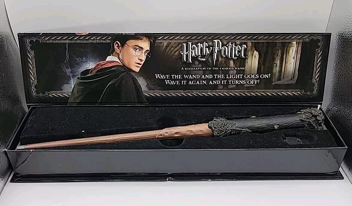The Noble Collection Harry Potter's Wand with Illuminating Tip IOB