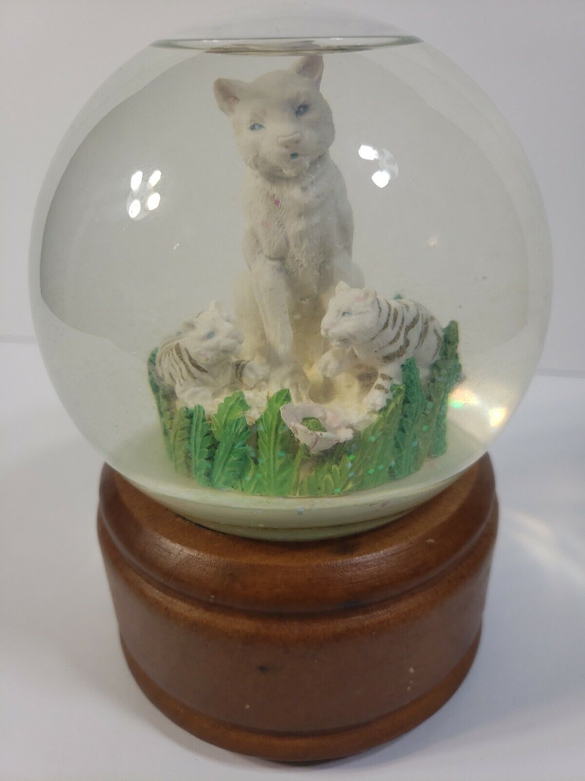 Siegfried And Roy Snow Globe Wind Up Rotating Music Box From Mirage Hotel 6\