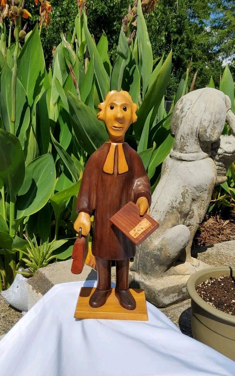 Vintage Hand-Carved in Italy Wooden Judge Attorney Lawyer 12-5/8-inch Tall