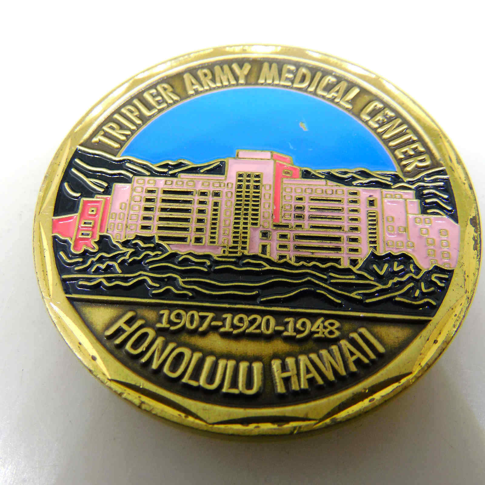 TRIPLER ARMY MEDICAL CENTER HONOLULU HAWAII TRIPLER CHALLENGE COIN