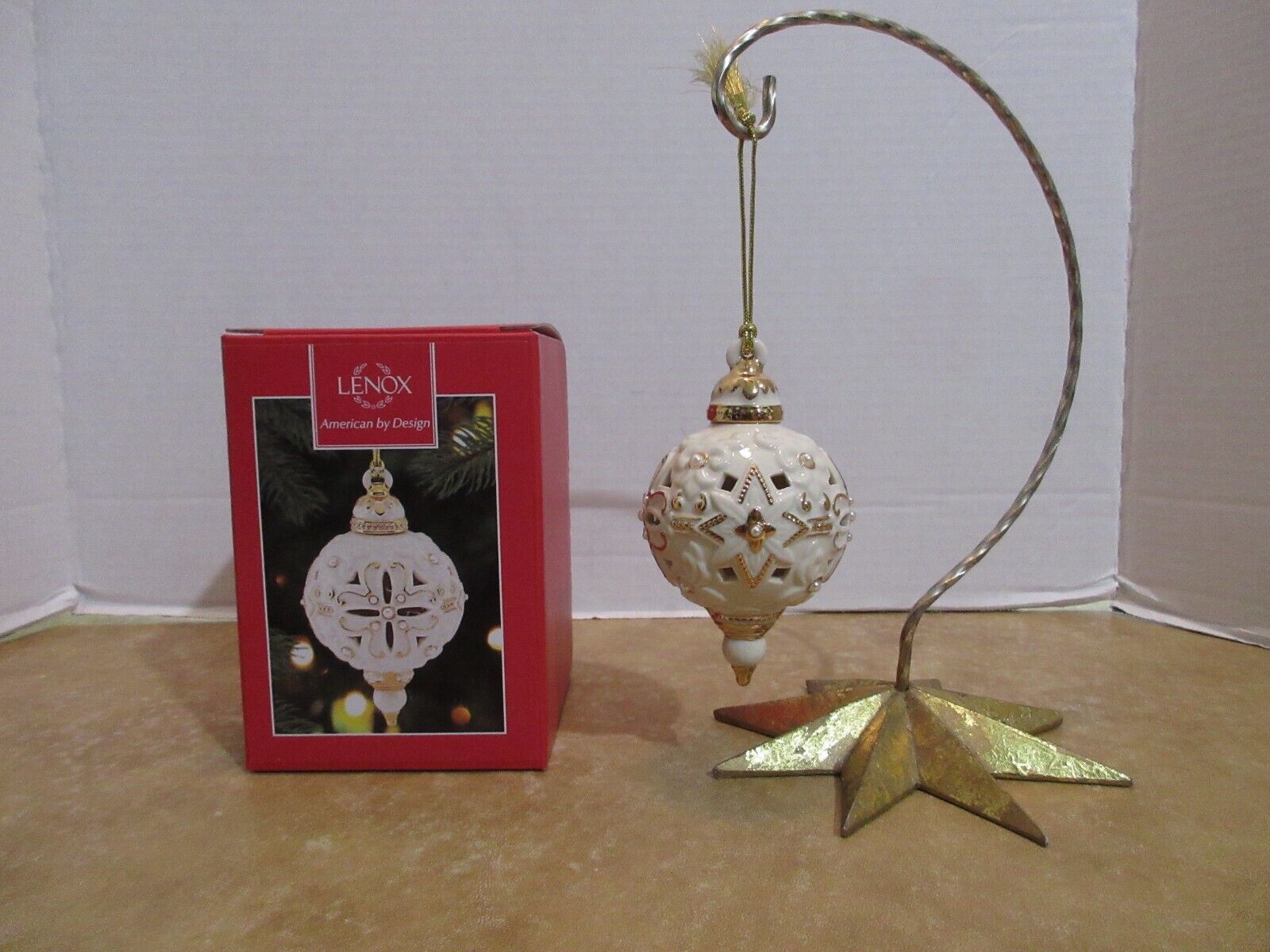 Lenox -Florentine & Pearl  Gold & Ivory Spire Ornament #867975