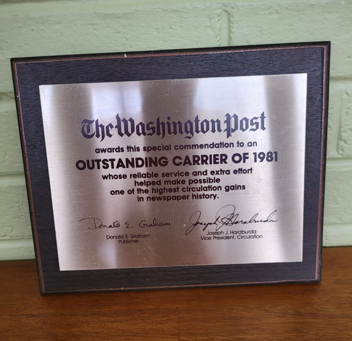 Vintage The Washington Post Outstanding Carrier of 1981 Award Plaque Vtg 80s T6