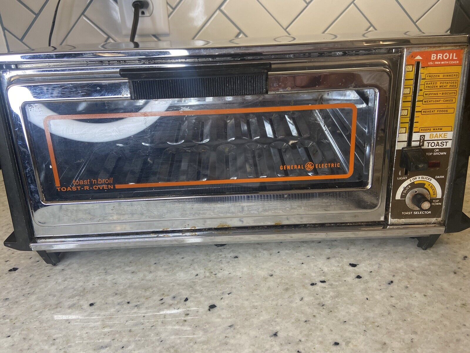 Vintage GE General Electric Toast N Broil Toaster Oven A23126 Chrome READ