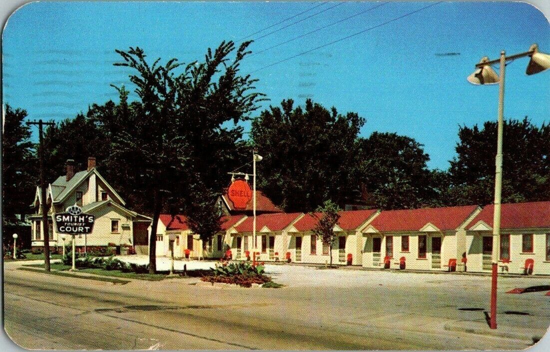 1952. SMITH\'S MOTOR COURT. SHELL GAS STATION. JACKSONVILLE, IL. POSTCARD. FX4