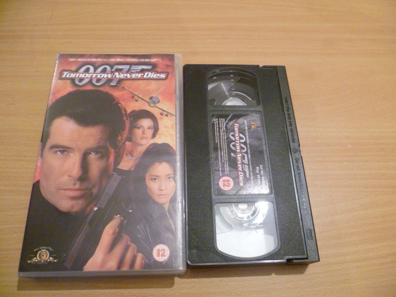 Tomorrow Never Dies (VHS, 1998) for Sale - ScienceAGogo