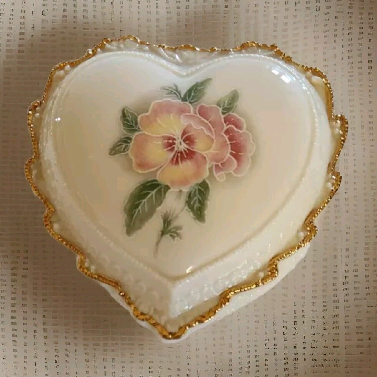 Heart Shaped Porcelain  Musical Trinket Box Plays “Oh What A Beautiful Morning”