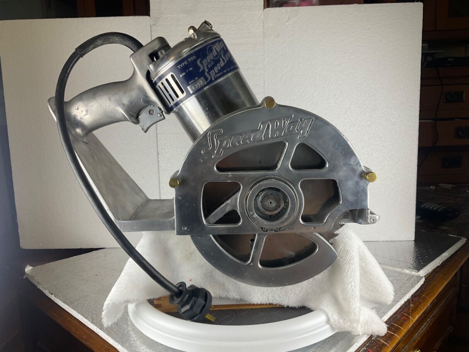 Vintage ,collectible, antique, Worm Drive circular saw,1930'SPEEDWAY,VG