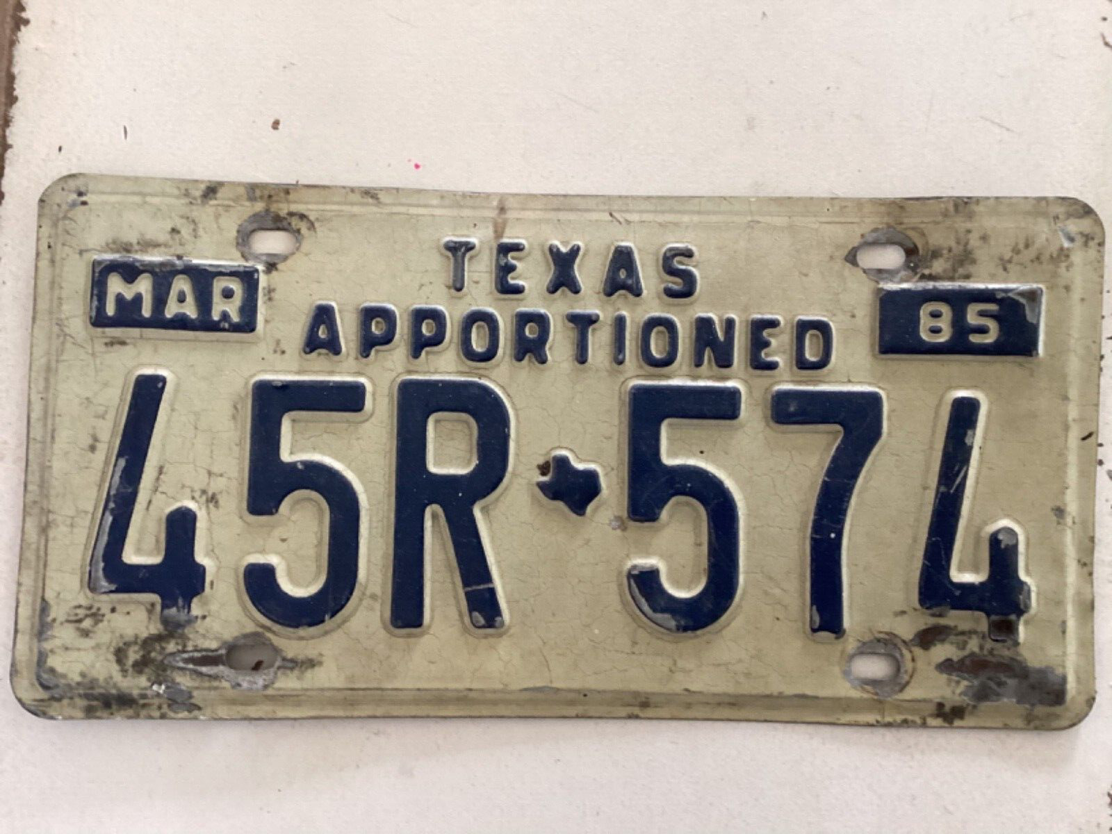 Vintage Texas Apportioned Auto Tag 1985 License Plate 45R574
