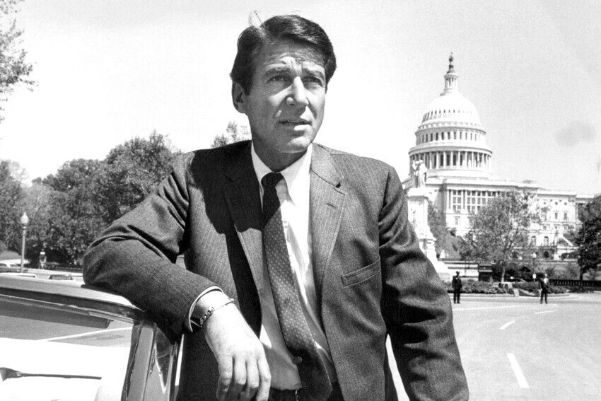 THE F.B.I. EFREM ZIMBALIST JR. WHITE HOUSE 24x36 inch Poster