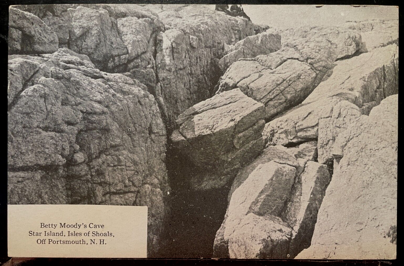 Vintage Postcard 1907-1915 Betty Moody's Cave, Star Island, Portsmouth, NH