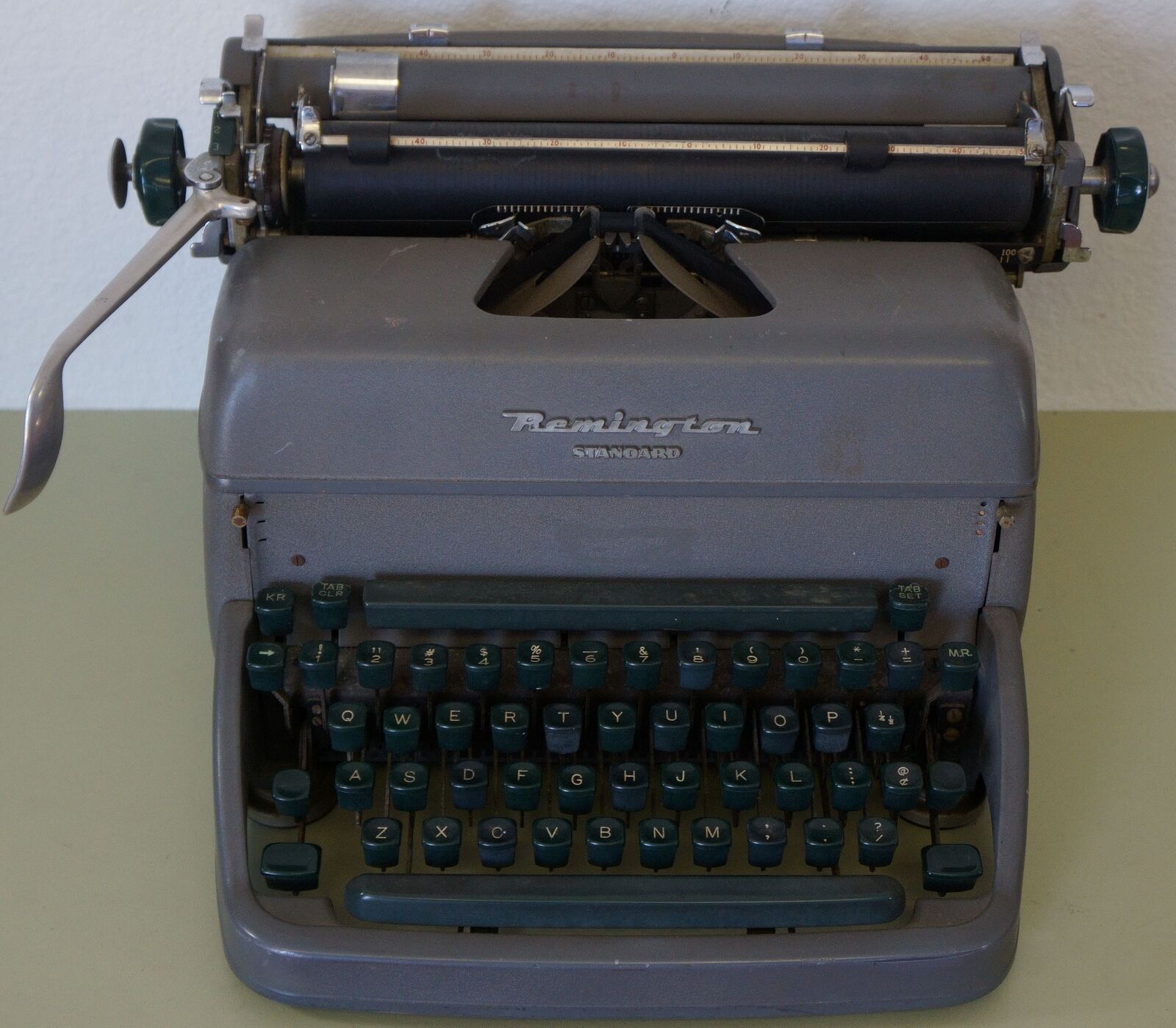 Remington Standard Typewriter - Tested Fine , runs smooth. 