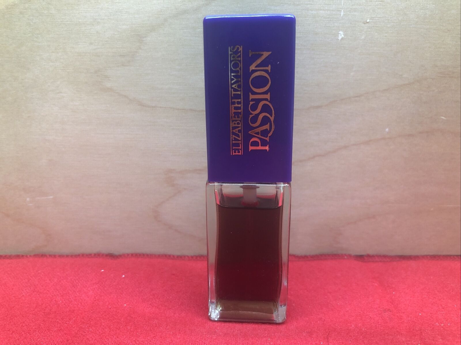 VINTAGE Elizabeth Taylor’s Passion Eau De Parfum Spray .33 oz 85%  FULL