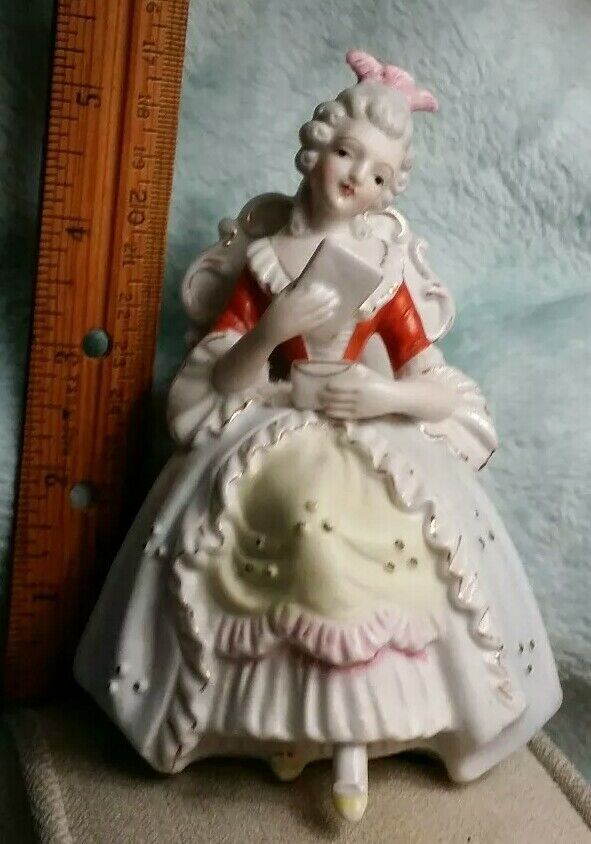 Vintage 18th/19th century WOMAN READING A LETTER ceramic figurine