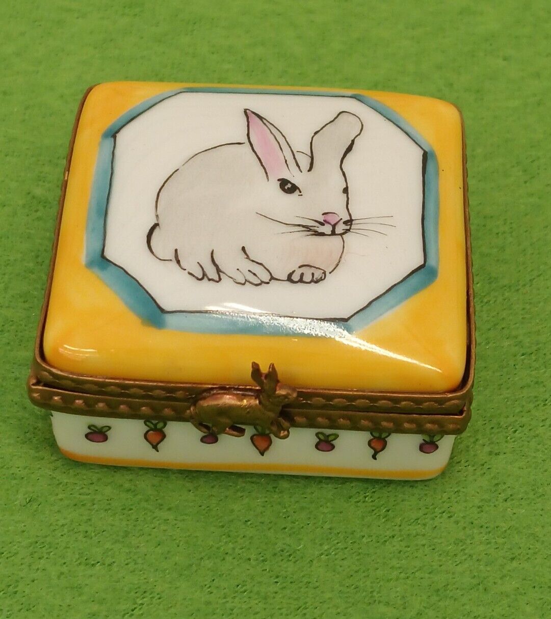 Rare Yellow Rabbit Square Limoges Trinket Box Peint Main France Marque De Posee 