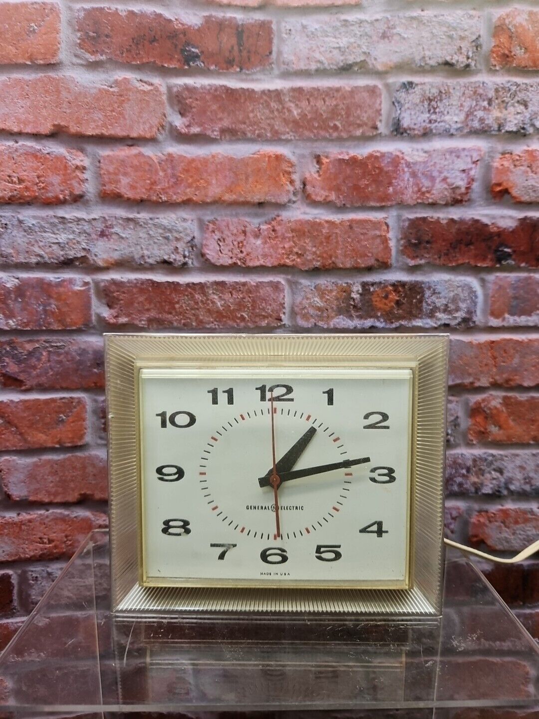 Vintage General Electric working clock model 2136 mid century, modern USA made