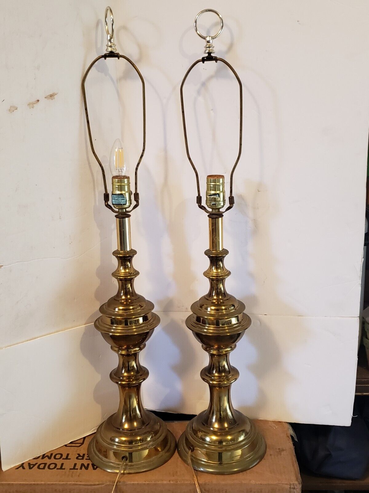 Pair of vintage brass tone table lamps 21 inch tall Heavy