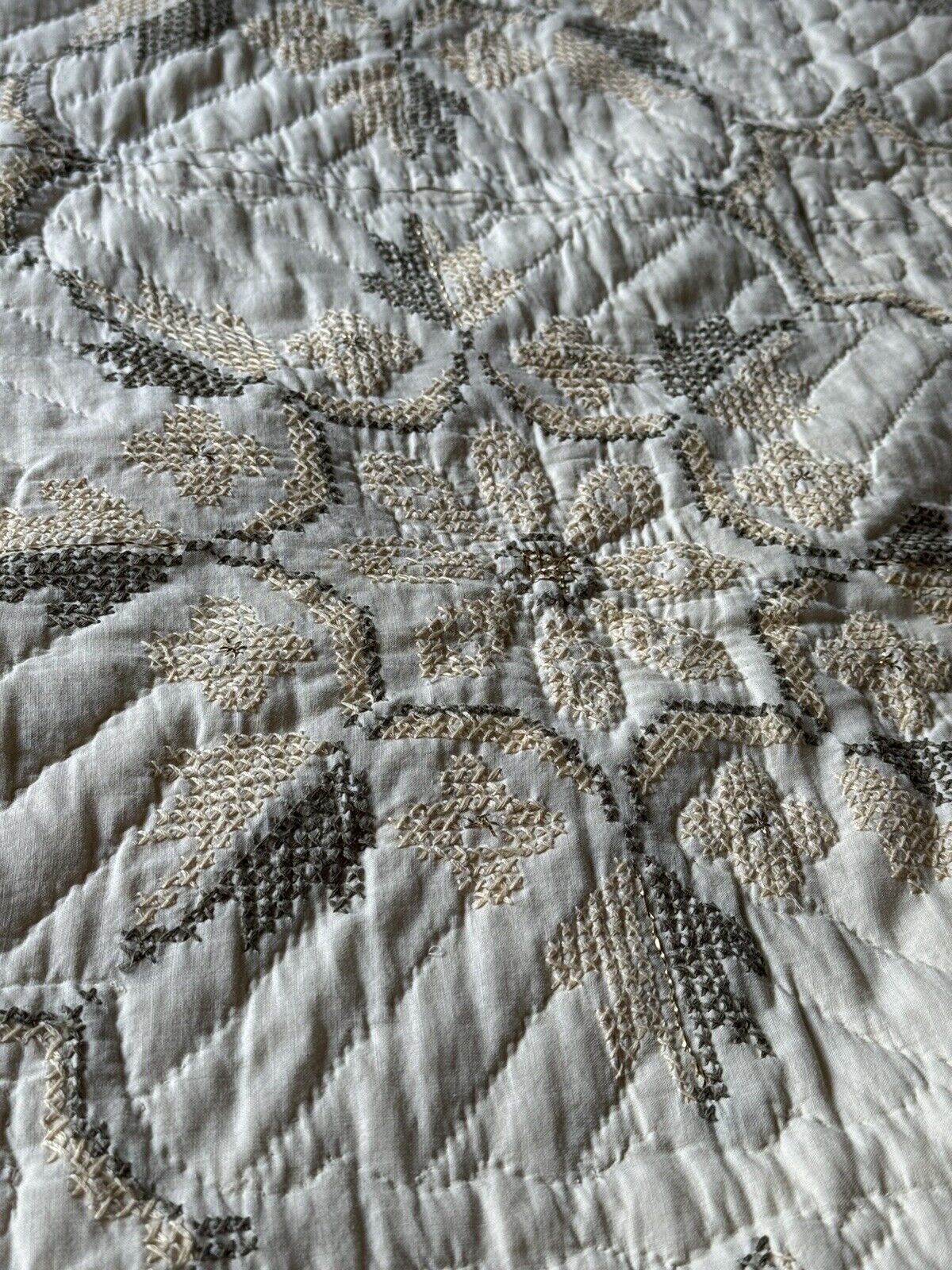 Beautiful Handmade Beige Quilt with Cross Stitch Design, 80