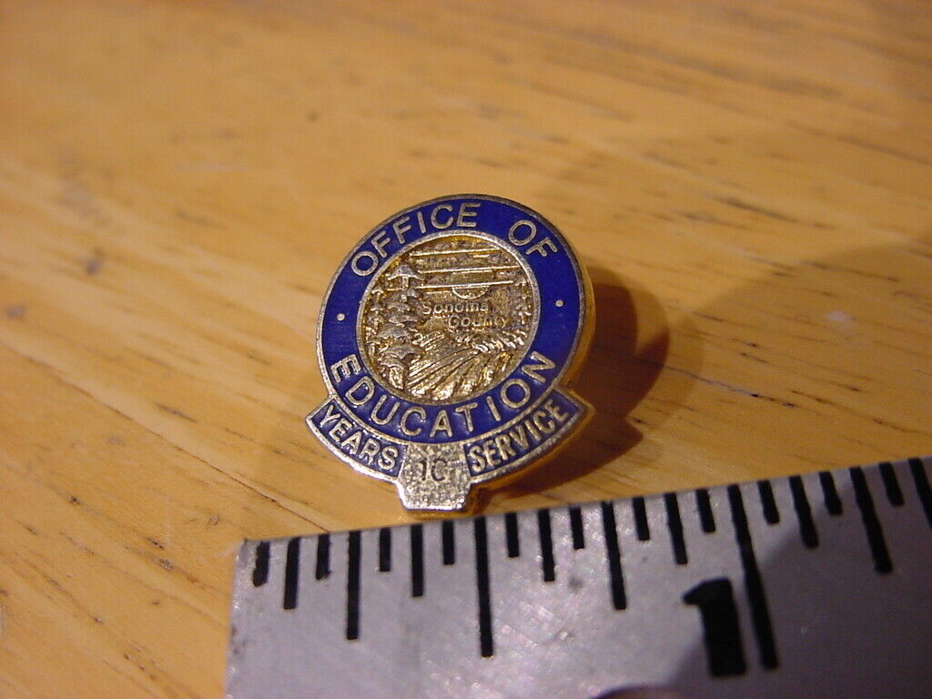 PIN PINBACK - OFFICE OF EDUCATION 10 YEARS OF SERVICE 